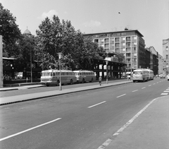 Magyarország, Budapest V., Erzsébet (Engels) tér, MÁVAUT autóbusz-pályaudvar, szemben jobbra a Hercegprímás (Alpári Gyula) utca., 1966, FŐMTERV, Domonkos Endre, Budapest, Fortepan #252280