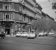 Magyarország, Budapest VI., Andrássy út (Népköztársaság útja) a Bajcsy-Zsilinszky út felől nézve, 1966, FŐMTERV, Domonkos Endre, Wartburg 311/312, Trabant 601, Budapest, Fortepan #252282