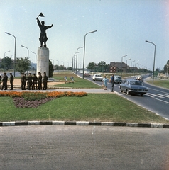 Magyarország, Budapest XI., Osztapenko szobor az M1-M7 közös szakaszánál, jobbra a Budaörsi út., 1966, FŐMTERV, Domonkos Endre, Budapest, színes, Fortepan #252292