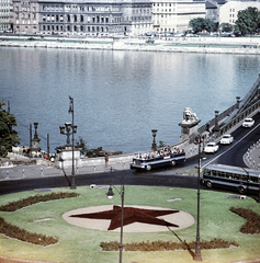 Magyarország, Budapest I.,Budapest V., Clark Ádám tér, a Duna túlpartján a Magyar Tudományos Akadémia épülete, jobbra a Széchenyi Lánchíd., 1966, FŐMTERV, Domonkos Endre, Budapest, Fortepan #252316