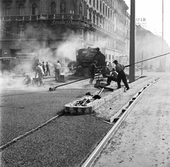 Magyarország, Budapest VII.,Budapest VIII., aszfaltozás a Nagykörút - Rákóczi út kereszteződésénél., 1966, FŐMTERV, Domonkos Endre, Budapest, Fortepan #252333