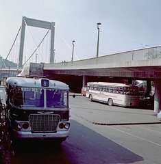 Magyarország, Budapest V., Március 15. tér, autóbusz-végállomás és parkoló az Erzsébet híd pesti hídfőjénél., 1966, FŐMTERV, Domonkos Endre, Budapest, Fortepan #252340