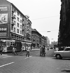 Magyarország, Budapest VII.,Budapest VIII., Rákóczi út a Luther utcától a Baross tér felé nézve, balra az Otthon Áruház., 1967, FŐMTERV, Domonkos Endre, Budapest, Fortepan #252367