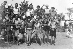 1920, Fortepan, beach, bathing suit, tableau, jesting, summer, fun, sitting on the shoulders, Fortepan #25247