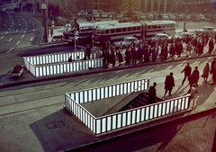 Magyarország, Budapest VIII., villamosmegálló és az aluljáró lépcsője a Blaha Lujza térnél, balra a József körút., 1967, FŐMTERV, Domonkos Endre, színes, Budapest, Fortepan #252479