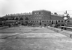 Magyarország, Budapest XIV., Örs vezér tere az aluljáró építkezése. A HÉV szerelvény mögött a Kerepesi út sarkán álló ház látható., 1969, FŐMTERV, Domonkos Endre, Budapest, Fortepan #252562