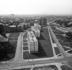 Magyarország, Budapest XIV., Kassai tér, kilátás a 19-es számú toronyházból, balra a Szentlélek-templom, jobbra a Kacsóh Pongrác út., 1969, FŐMTERV, Domonkos Endre, Budapest, Fortepan #252565