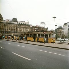 Magyarország, Budapest VII., villamosmegálló a Rákóczi úton a Blaha Lujza térnél., 1969, FŐMTERV, Domonkos Endre, Budapest, Fortepan #252572