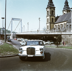 Magyarország, Budapest V., Március 15. tér, háttérben az Erzsébet híd és a Belvárosi templom., 1969, FŐMTERV, Domonkos Endre, Mercedes W110, Budapest, Fortepan #252576