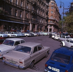 Magyarország, Budapest V., Vigadó tér, balra a Thonet-udvar., 1969, FŐMTERV, Domonkos Endre, Fiat 850, Ford Taunus P6, Budapest, Fortepan #252596