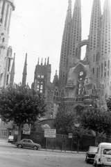 Spanyolország, Barcelona, a Sagrada Família (Szent Család) templom., 1978, Fortepan, templom, építkezés, automobil, Fortepan #25260