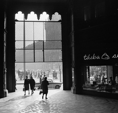 Magyarország, Budapest V., Ferenciek tere (Felszabadulás tér), Párizsi udvar., 1969, FŐMTERV, Domonkos Endre, Budapest, Fortepan #252610