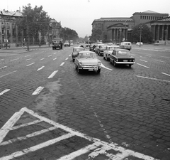 Magyarország, Budapest VI.,Budapest XIV., Dózsa György út a Hősök terénél, jobbra a Szépművészeti Múzeum., 1969, FŐMTERV, Domonkos Endre, Budapest, Fortepan #252624