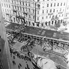 Magyarország, Budapest VII., Baross tér, a Rottenbiller utcából a Fiumei (Mező Imre) út felé vezető felüljáró építkezése a Rákóczi út felől nézve., 1969, FŐMTERV, Domonkos Endre, Budapest, Fortepan #252632