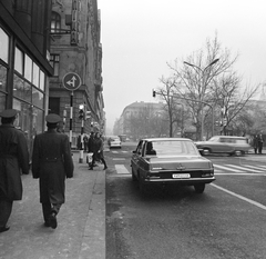 Magyarország, Budapest V., Bécsi utca a Harmincad utcánál, jobbra az Erzsébet (Engles) tér., 1969, FŐMTERV, Domonkos Endre, rendszám, Mercedes-márka, Budapest, Fortepan #252676