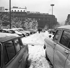 Magyarország, Budapest VII.,Budapest VIII., Blaha Lujza tér, háttérben a Népszínház utca torkolatánál az egykori ipari felső iskola., 1969, FŐMTERV, Domonkos Endre, Budapest, Videoton-márka, Fortepan #252679