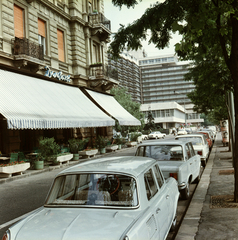 Magyarország, Budapest V., Dunakorzó a Vigadó tér felé nézve, balra a Thonet-udvar, távolabb a Hotel Duna Intercontinental., 1970, FŐMTERV, Domonkos Endre, Skoda 1000 MB, Budapest, Fortepan #252695