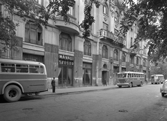 Magyarország, Szeged, Takaréktár utca, autóbusz-állomás., 1960, UVATERV, autóbusz, magyar gyártmány, Ikarus-márka, MÁVAUT-szervezet, buszmegálló, Ikarus 620/630, Ikarus 60, rendszám, helységnév tábla, autóbuszállomás, Ikarus 602, Fortepan #2527