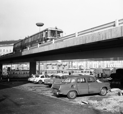 Magyarország, Budapest VIII., parkoló Fiumei (Mező Imre) út és a Baross tér találkozásánál, a Rottenbiller utca és a Fiumei (Mező Imre) út közötti felüljáró alatt., 1970, FŐMTERV, Domonkos Endre, Skoda 1000 MB, Budapest, Opel Rekord P1, Volkswagen Bogár, Citroen Ami, Fortepan #252701