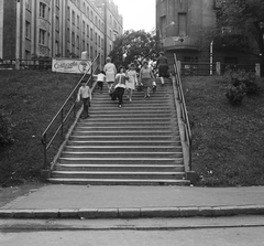 Magyarország, Budapest II.,Budapest XII., Széll Kálmán (Moszkva) tér, a Várfok utcához vezető lépcső, balra a Postapalota., 1970, FŐMTERV, Domonkos Endre, Budapest, Fortepan #252748