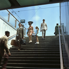 Magyarország, Budapest VIII., Baross tér, lépcső az aluljáró és a villamosmegálló között., 1970, FŐMTERV, Domonkos Endre, Best of, Budapest, Fortepan #252761