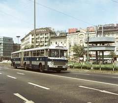 Magyarország, Budapest VII.,Budapest VIII., Baross tér, a BKV forgalomirányító tornya mögött Rottenbiller utca - Bethlen Gábor utca közötti házsor látható., 1970, FŐMTERV, Domonkos Endre, Budapest, Fortepan #252769