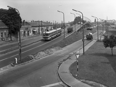 Magyarország, Budapest III., Szentendrei út a Bogdáni útnál, a RUB (Rheinstahl Union Brückenau) rendszerű ideiglenes felüljáró az átadás után., 1970, FŐMTERV, Domonkos Endre, Ikarus 180, Budapest, Fortepan #252785