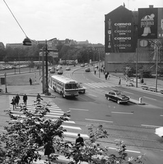 Magyarország, Budapest V., Bajcsy-Zsilinszky út a József Attila utcánál, balra az Erzsébet (Engels) téren a Volán autóbusz-pályaudvar., 1970, FŐMTERV, Domonkos Endre, Budapest, Mercedes W110, Mercedes W115, Fiat 500, Opel Rekord P1, Volkswagen Bogár, Peugeot 404, Fortepan #252821