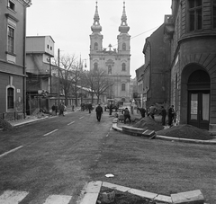 Magyarország, Budapest I., Batthyány tér a Batthyány utca torkolatától a Szent Anna-templom felé nézve, balra a metró építési területe., 1970, FŐMTERV, Domonkos Endre, Budapest, Fortepan #252835