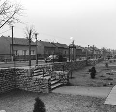 Magyarország, Budapest XVIII., Lakatos úti lakótelep, Mikszáth Kálmán utca, a felvétel a 10/E számú ház előtt készült., 1970, FŐMTERV, Domonkos Endre, Budapest, telefonfülke, lépcső, lakótelep, Fortepan #252844