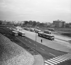 Magyarország, Budapest XIV., a Mexikói úti autóbusz-végállomás a Horvát Boldizsár (Kelen József) utcánál a Kacsóh Pongrác úti felüljáróról nézve., 1970, FŐMTERV, Domonkos Endre, Budapest, autóbusz, utcakép, Fortepan #252845