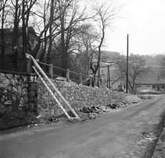 Magyarország, Budapest XII., támfal építés a Kútvölgyi út, Béla király út találkozásánál. Háttérben a Csillagvölgyi Borozó épülete., 1971, FŐMTERV, Domonkos Endre, Budapest, Fortepan #252885