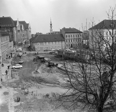 Magyarország, budai Vár, Budapest I., kilátás a Hadtörténeti Múzeum épületéből Kapisztrán térre, szemben balra a Nándor (Petermann bíró) utca. Távolabb balra a Magyar Országos Levéltár épülete, jobbra a Budavári Evangélikus templom tornya látható., 1971, FŐMTERV, Domonkos Endre, Budapest, Fortepan #252907