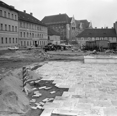 Magyarország, budai Vár, Budapest I., Kapisztrán tér, a Mária Magdolna-templom előtt, szemben a Magyar Országos Levéltár épülete., 1971, FŐMTERV, Domonkos Endre, Budapest, Fortepan #252908