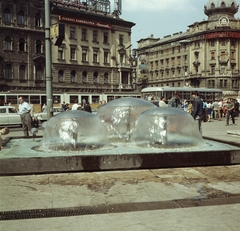 Magyarország, Budapest VIII., Blaha Lujza tér, a villamos mögött a Rákóczi út - Erzsébet (Lenin) körút sarkán az EMKE ház., 1971, FŐMTERV, Domonkos Endre, Budapest, Fortepan #252933