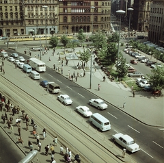 Magyarország, Budapest VIII., rálátás a Rákócz útnál lévő villamosmegállóra és a Blaha Lujza térre. Szemben a József körút melleti házsor és a Népszínház utca torkolata látható., 1971, FŐMTERV, Domonkos Endre, Budapest, Fortepan #252934