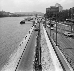 Magyarország, Budapest V., kilátás az Erzsébet híd pesti hídfőjétől az alsó rakpart és a Széchenyi Lánchíd felé, jobbra Hotel Duna Intercontinental, 1971, FŐMTERV, Domonkos Endre, Budapest, Fortepan #252964