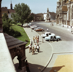 Magyarország, budai Vár,Halászbástya, Budapest I., kilátás a Szentháromság térre. Szemben a Szentháromság szobor, jobbra a Mátyás-templom., 1971, FŐMTERV, Domonkos Endre, Budapest, Fortepan #252970