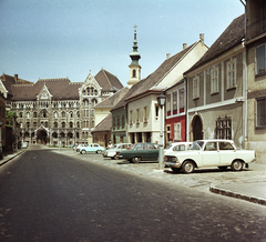 Magyarország, budai Vár, Budapest I., Fortuna utca, szemben a Bécsi kapu téren a Magyar Országos Levéltár épülete, jobbra a Budavári Evangélikus templom., 1971, FŐMTERV, Domonkos Endre, Budapest, Fortepan #252971