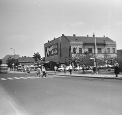 Magyarország, Budapest XX., Kossuth Lajos utca a Kossuth Lajos térnél, jobbra a Vörösmarty utca látható., 1971, FŐMTERV, Domonkos Endre, Budapest, plakát, tűzfal, OTP, buszmegálló, gyalogátkelő, Fortepan #252982