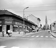 Magyarország, Budapest XX., Kossuth Lajos utca - Ady Endre utca kereszteződése, szemben az Árpád-házi Szent Erzsébet-templom., 1971, FŐMTERV, Domonkos Endre, Budapest, cipőbolt, Fortepan #252987