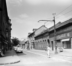 Magyarország, Budapest XX., Kossuth Lajos utca, szemben az Ady Endre utca Határ út felé vezető szakasza., 1971, FŐMTERV, Domonkos Endre, Budapest, cipőbolt, Fortepan #252988