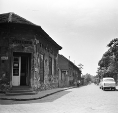 Magyarország, Budapest XX., Ady Endre utca, szemben a János (Ságvári Endre) utca Baross utca felé vezető szakasza., 1971, FŐMTERV, Domonkos Endre, Budapest, gyógyszertár, Fortepan #252994