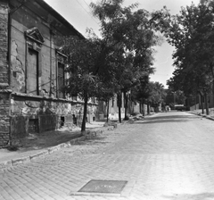 Magyarország, Budapest XX., Petőfi utca, a Batthyány utcától a Kossuth Lajos utca, a városháza felé nézve. Jobbra a Topánka utca sarkán a zálogház épülete., 1971, FŐMTERV, Domonkos Endre, Budapest, Fortepan #253007