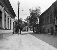 Magyarország, Budapest XX., Hunyadi utca Batthyány utca után a Kossuth Lajos utca felé nézve., 1971, FŐMTERV, Domonkos Endre, Budapest, épület, fa, villanypózna, Fortepan #253021