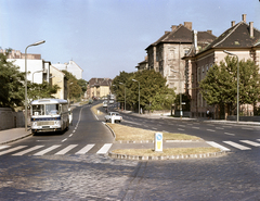 Magyarország, Budapest I., Hegyalja út, gyalogátkelőhely az Avar utcai kereszteződésnél. Szemben jobbra a Harkály utca torkolata., 1971, FŐMTERV, Domonkos Endre, Budapest, Fortepan #253069