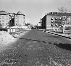 Magyarország, Budapest XIII., Madarász Viktor utca a Rákos-patak felől nézve, keresztben a Tahi utca házsora., 1971, FŐMTERV, Domonkos Endre, Budapest, Fortepan #253090