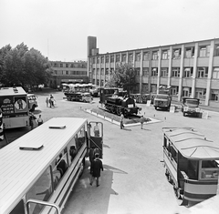 Magyarország, Pécs, Köztársaság tér, a Köztársaság Téri Általános Iskola udvara, Országos Közlekedési Kiállítás, 1972, FŐMTERV, Domonkos Endre, AFIT-szervezet, ZIL 555 MMZ, Fortepan #253176