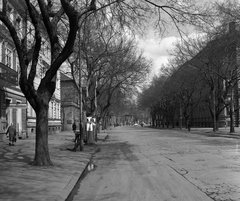 Hungary, Szeged, Tisza Lajos körút, jobbra a Jogi kar épülete., 1969, UVATERV, bicycle, street view, gas station, Fortepan #2532