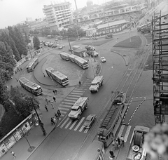 Hungary, Budapest VIII.,Budapest IX., Nagyvárad tér, balra az Orczy (Mező Imre) út, szemben a SOTE (később Semmelweis Egyetem) Elméleti Tömb építkezése., 1972, FŐMTERV, Budapest, crosswalk, Fortepan #253217